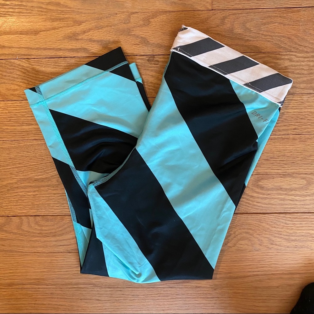 Nike Crop Leggings